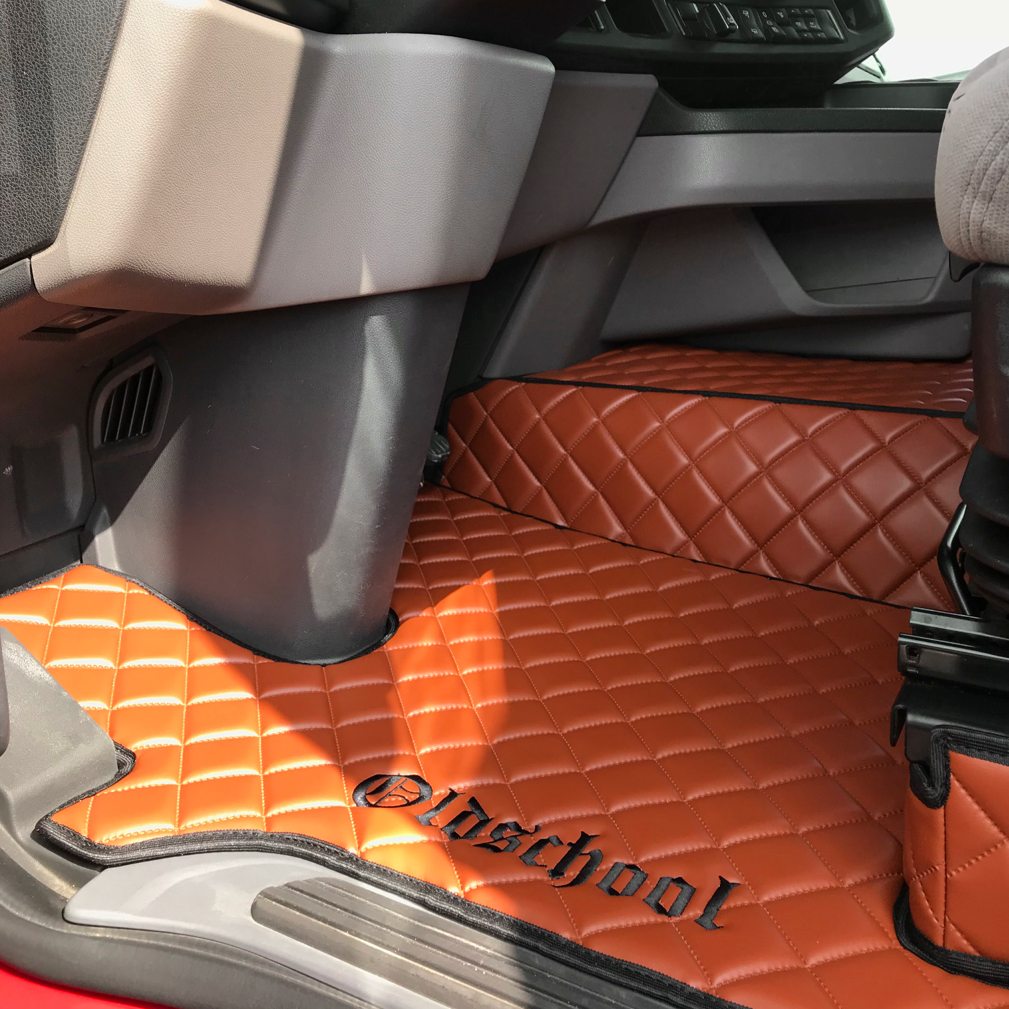 Scania R Streamline Fußmatten-Set für luftgefederten Beifahrersitz  Kunstleder-Farbe wählbar