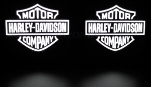 Harley Davidson bialy 3 4 300x173 - Harley-Davidson-bialy-3