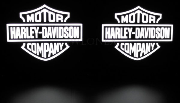 Harley Davidson bialy 3 4 600x345 - 1 Paar LKW LED Leuchtschilder 24V Harley-Davidson