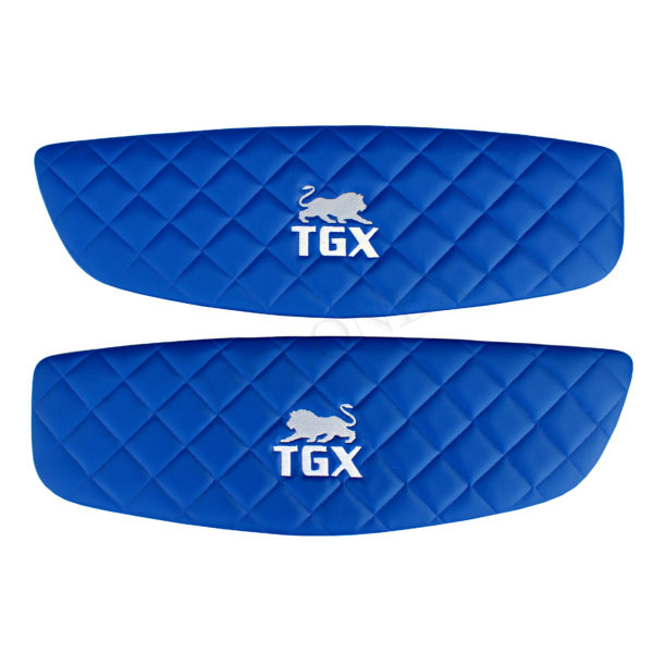 Turverkleidung MAN Blau Stickerei Lowe TGX 4 600x600 - Türverkleidung MAN TGX Links/Rechts Blau