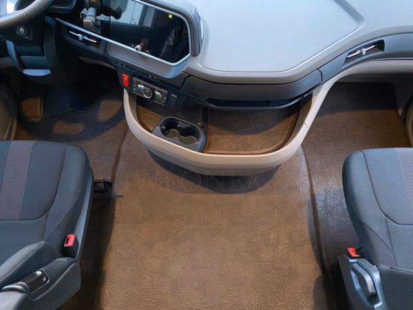 Tunnelabdeckung und Fussmatten passend fur DAF XG interior 1 IWLONEX 600x450 - Fußmatten mit Sitzsockelverkleidung passend für DAF XG+/XG - Marmor - deine Farben